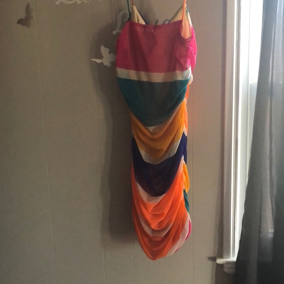 A dress - Picture 2 of 2